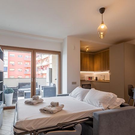 Aurealiving - Trastevere Suite With Rooftop & Gym, Your Place In Рим Екстериор снимка