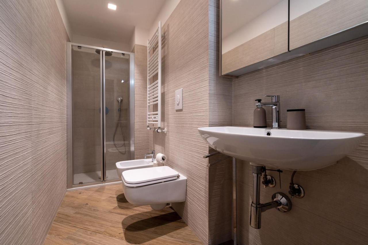 Aurealiving - Trastevere Suite With Rooftop & Gym, Your Place In Рим Екстериор снимка