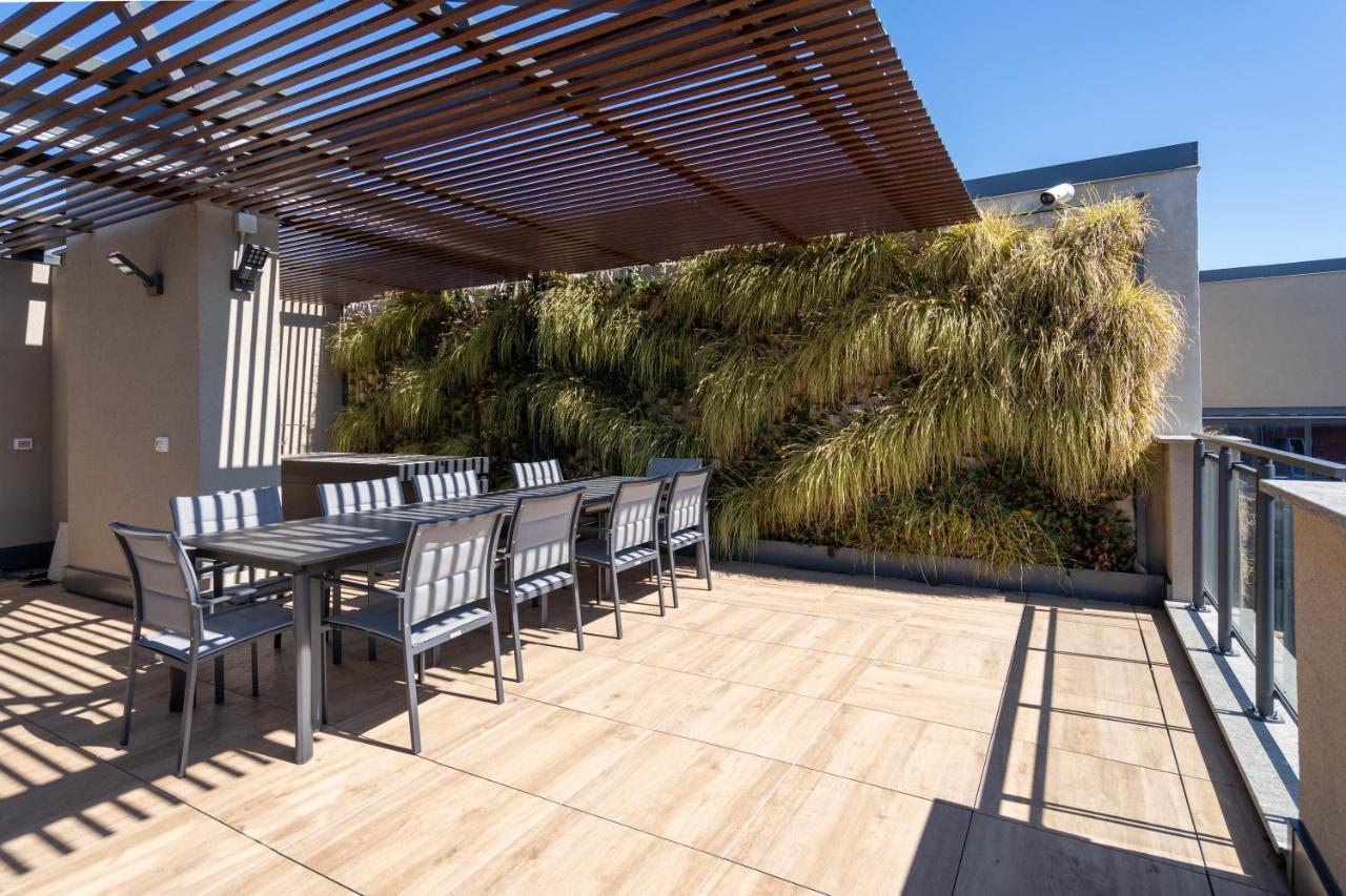 Aurealiving - Trastevere Suite With Rooftop & Gym, Your Place In Рим Екстериор снимка