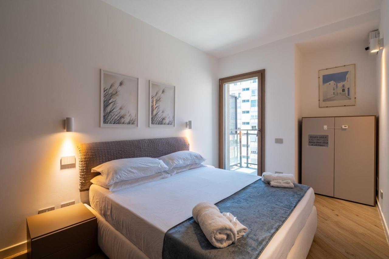 Aurealiving - Trastevere Suite With Rooftop & Gym, Your Place In Рим Екстериор снимка