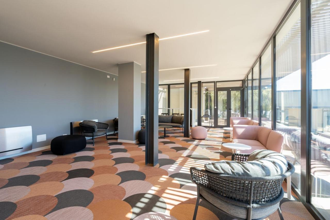 Aurealiving - Trastevere Suite With Rooftop & Gym, Your Place In Рим Екстериор снимка