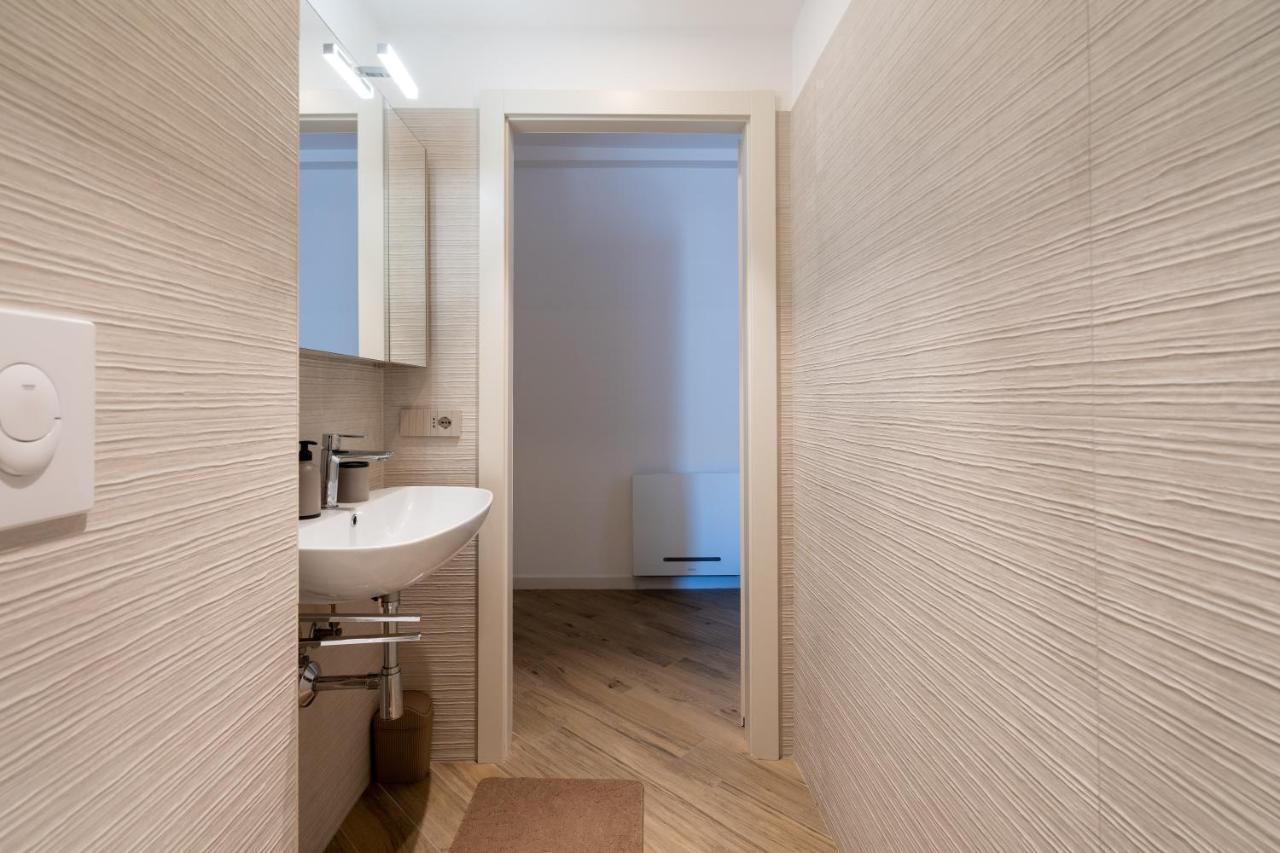 Aurealiving - Trastevere Suite With Rooftop & Gym, Your Place In Рим Екстериор снимка