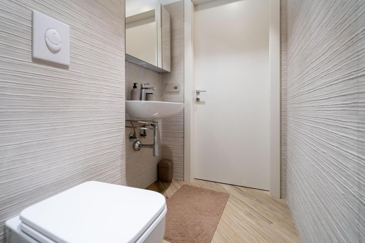 Aurealiving - Trastevere Suite With Rooftop & Gym, Your Place In Рим Екстериор снимка