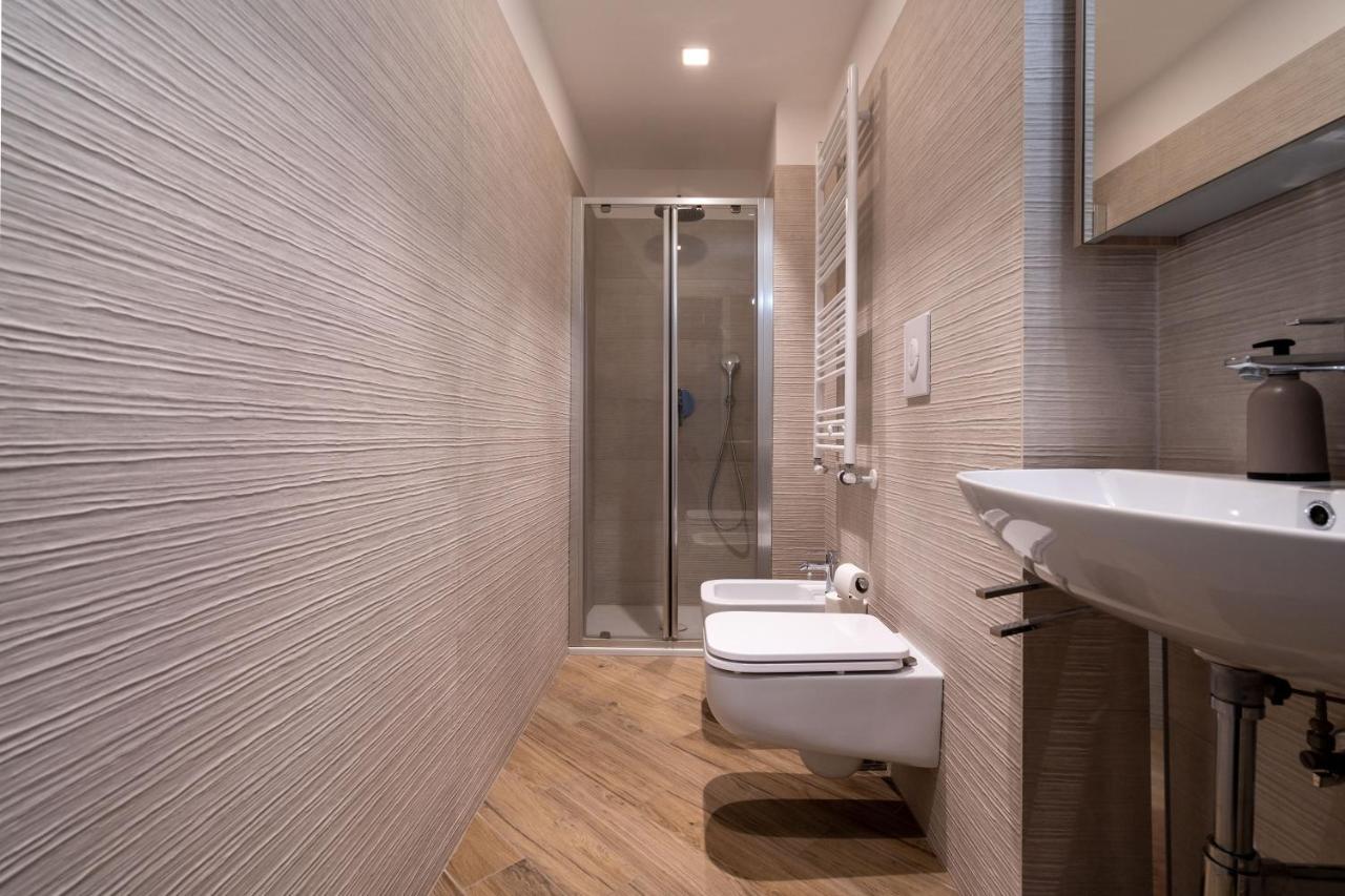 Aurealiving - Trastevere Suite With Rooftop & Gym, Your Place In Рим Екстериор снимка