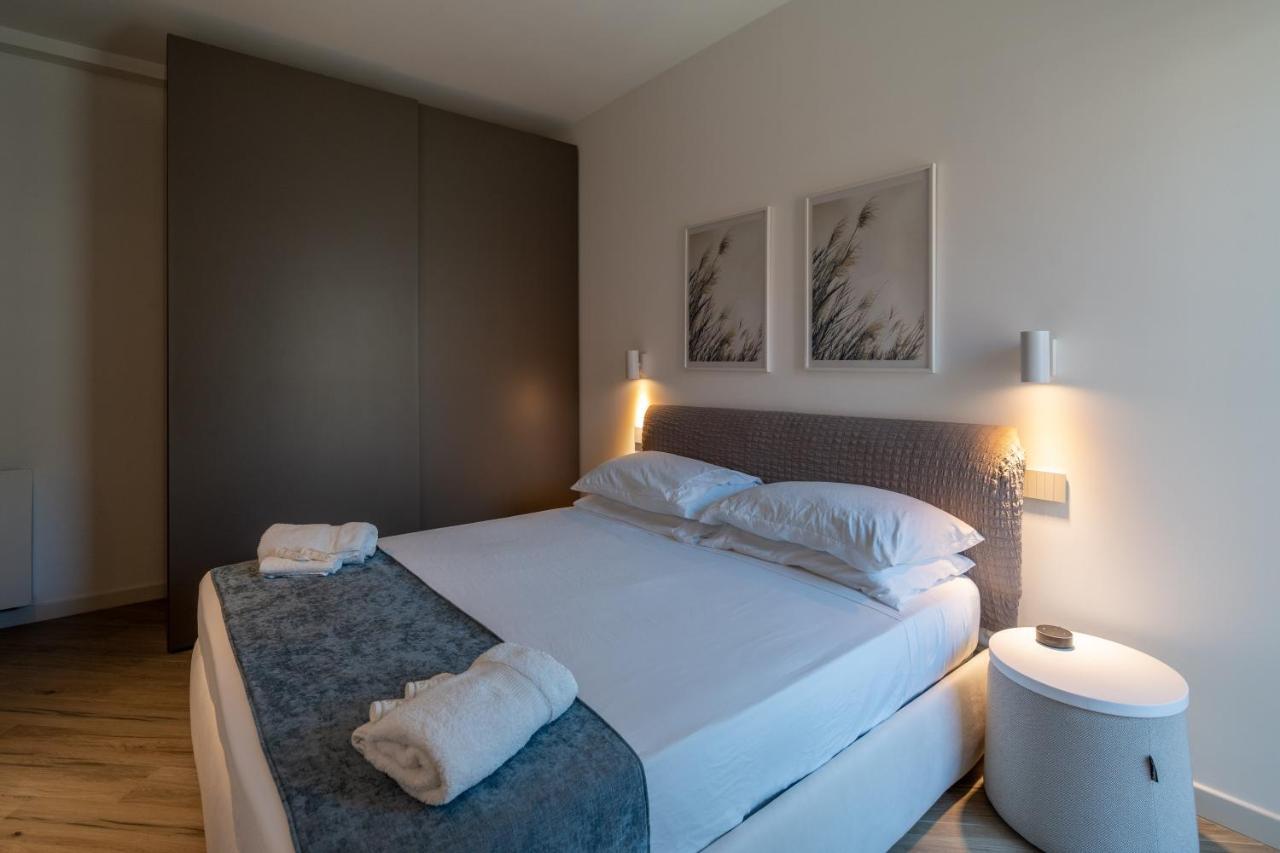 Aurealiving - Trastevere Suite With Rooftop & Gym, Your Place In Рим Екстериор снимка