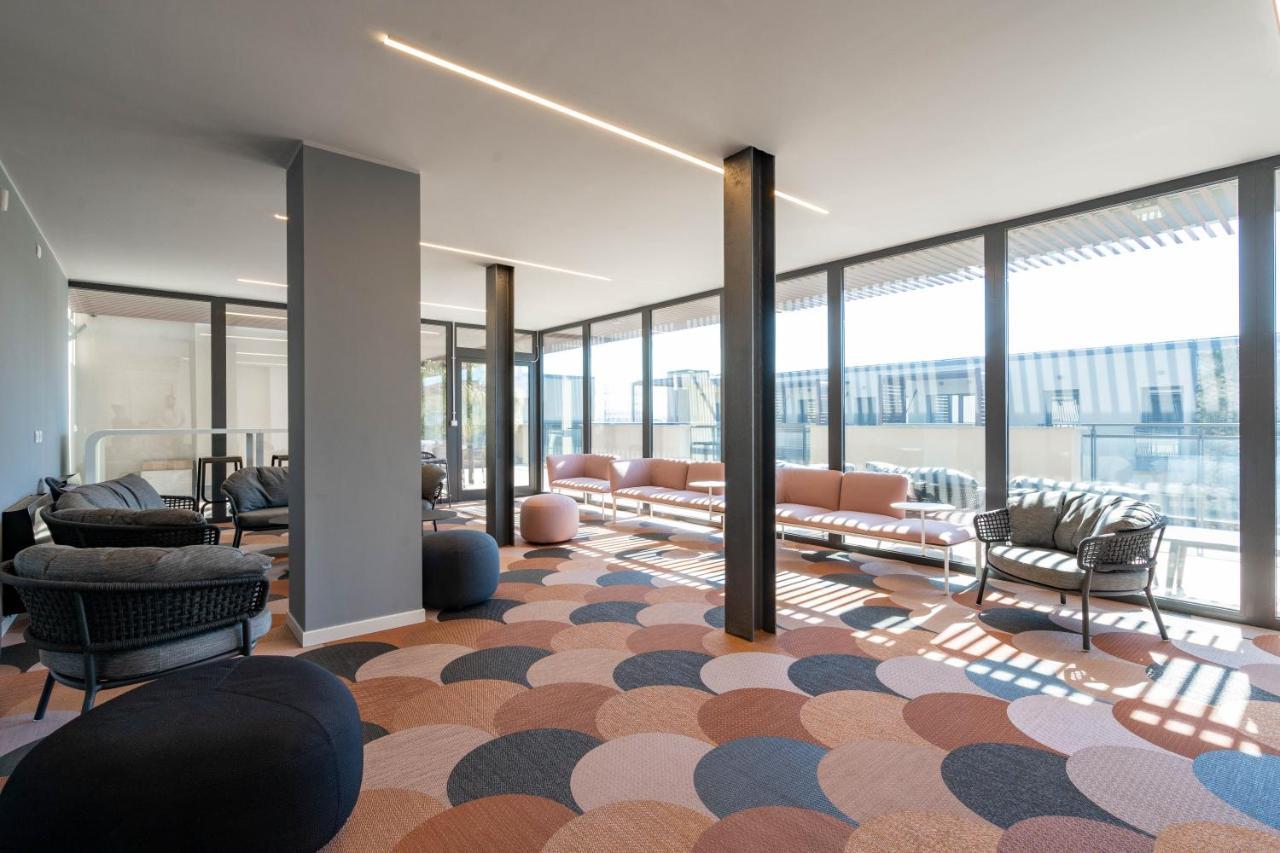 Aurealiving - Trastevere Suite With Rooftop & Gym, Your Place In Рим Екстериор снимка