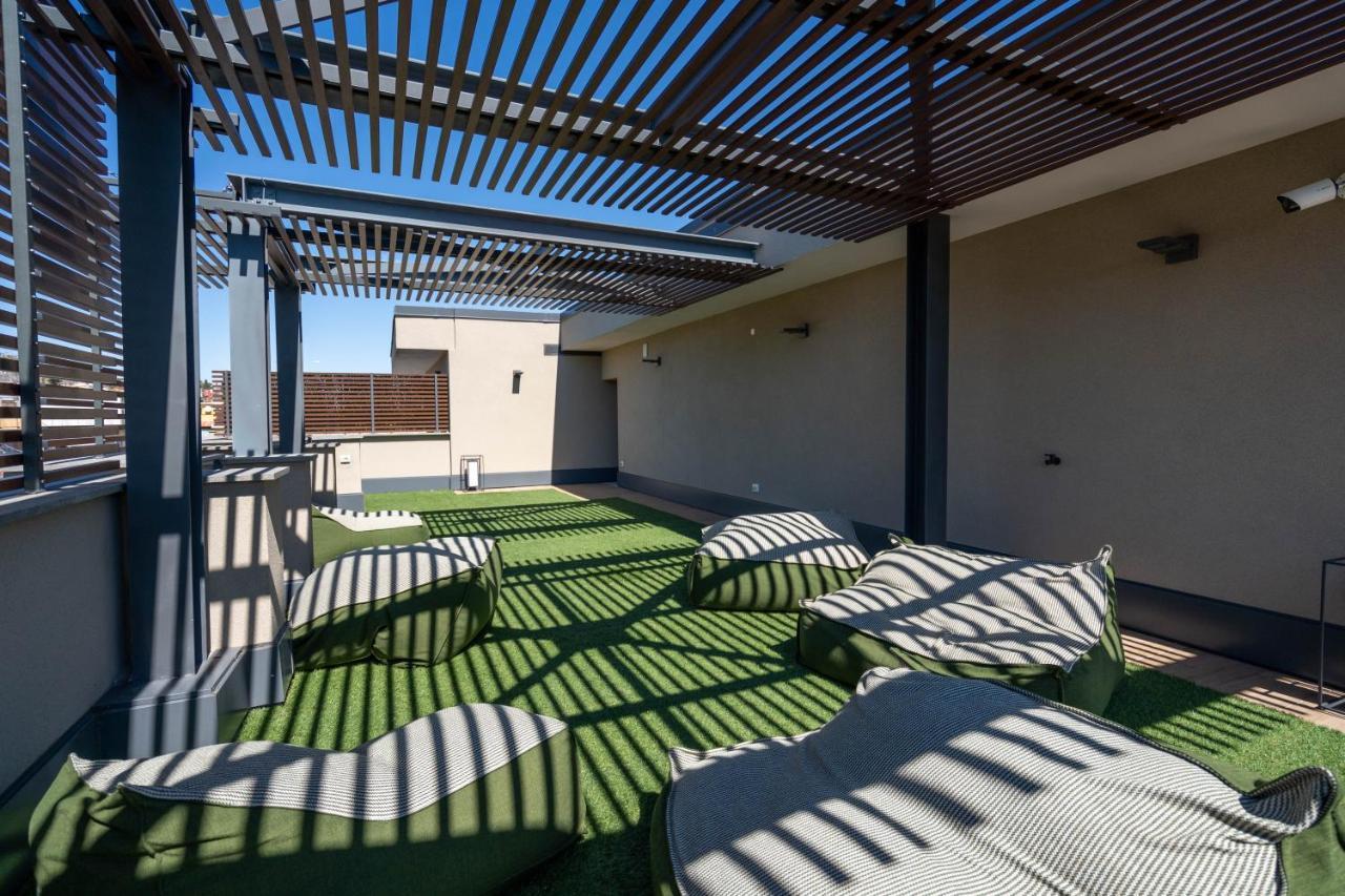 Aurealiving - Trastevere Suite With Rooftop & Gym, Your Place In Рим Екстериор снимка
