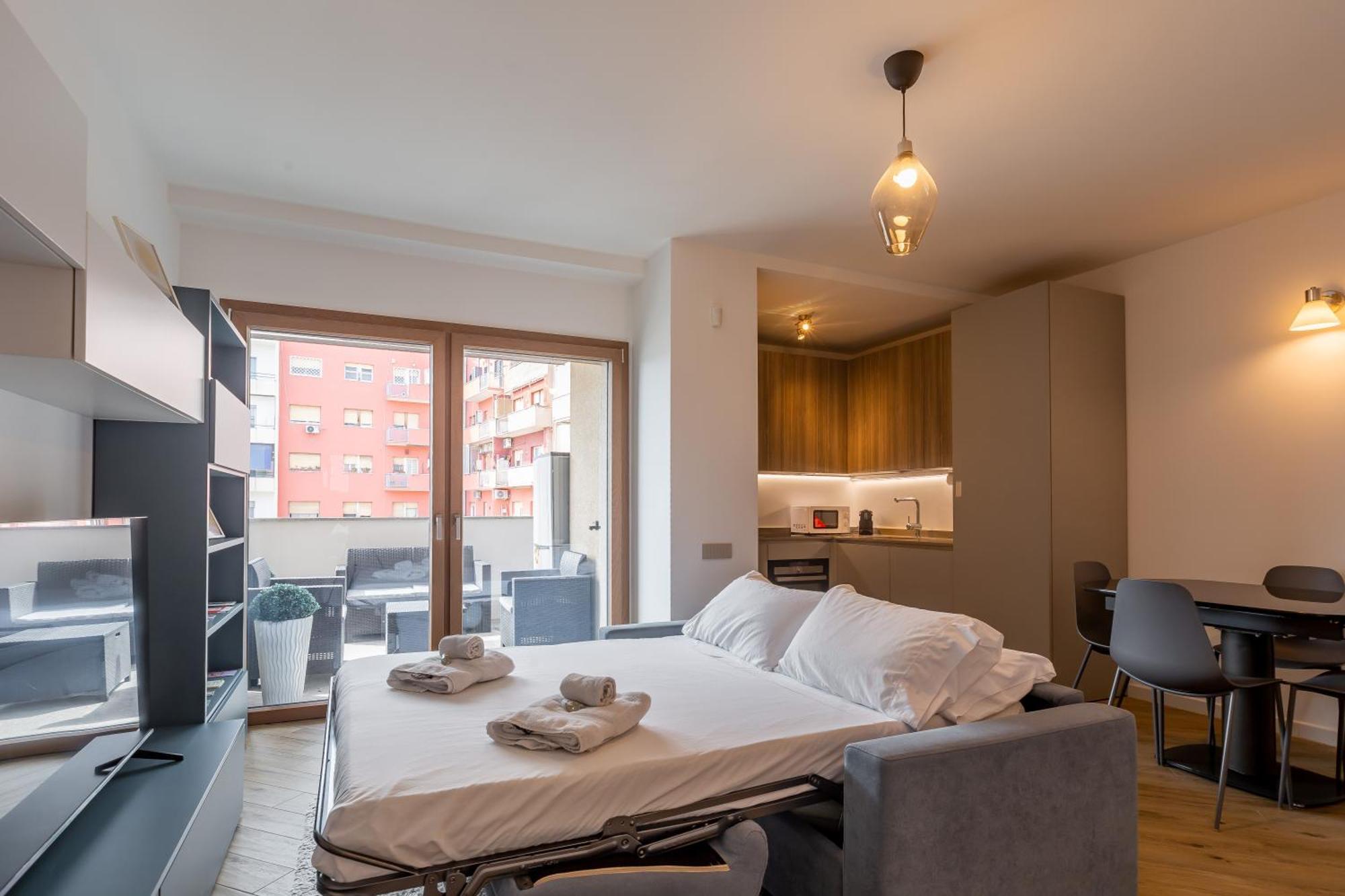 Aurealiving - Trastevere Suite With Rooftop & Gym, Your Place In Рим Екстериор снимка