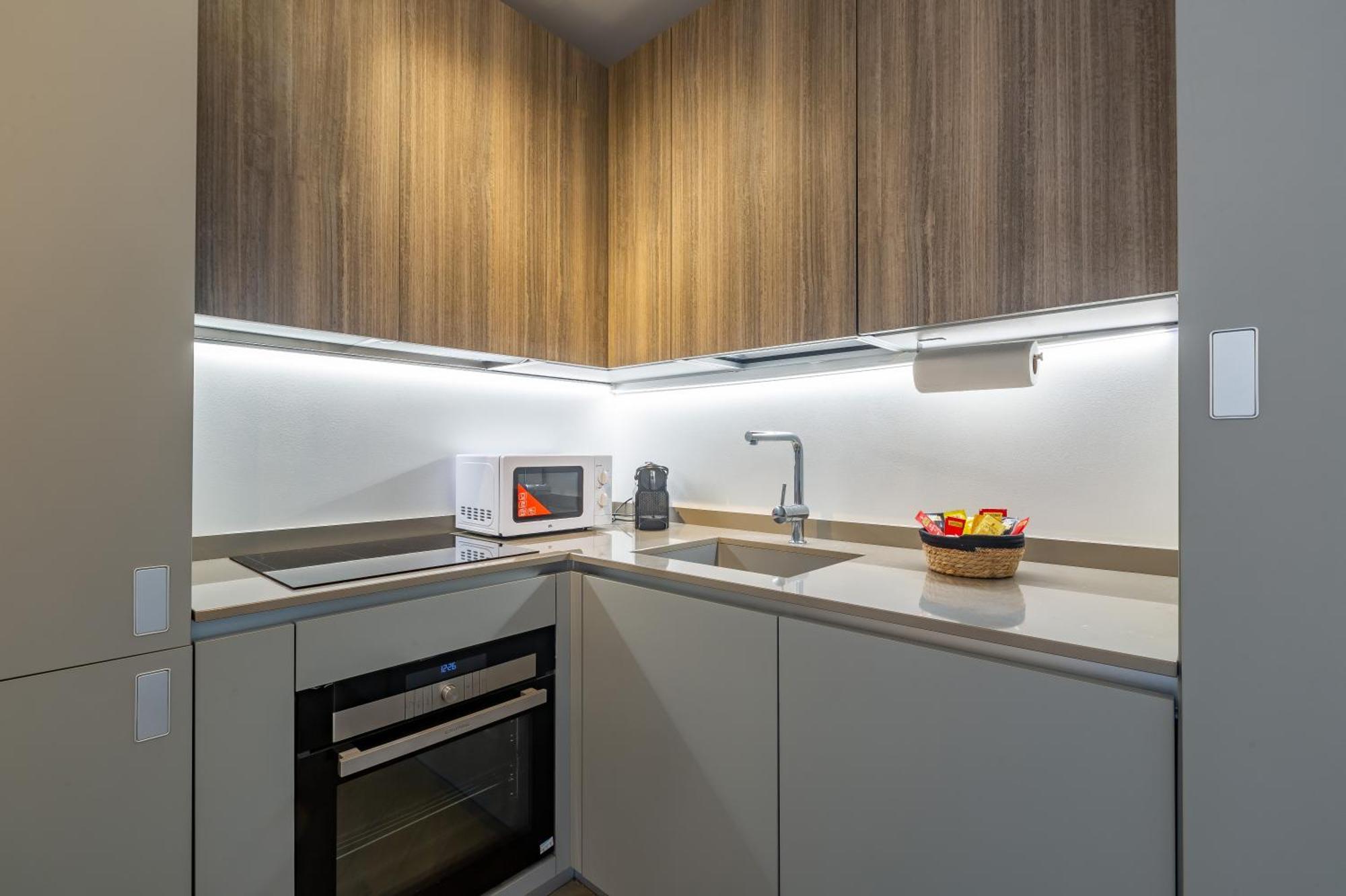 Aurealiving - Trastevere Suite With Rooftop & Gym, Your Place In Рим Екстериор снимка