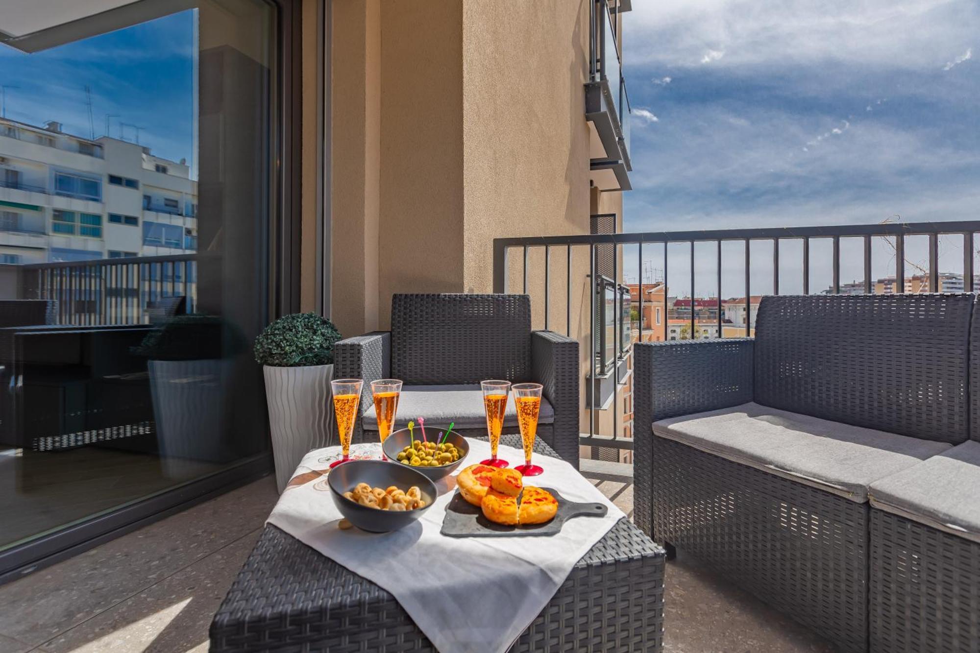 Aurealiving - Trastevere Suite With Rooftop & Gym, Your Place In Рим Екстериор снимка